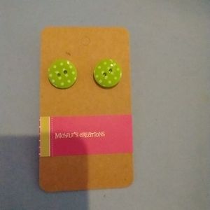 Adorable button earrings